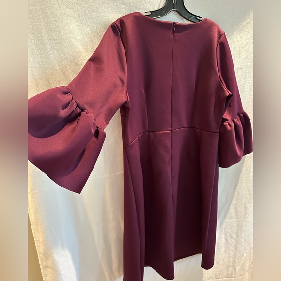 Eloquii scuba flutter sleeve dress, size 16 - Picture 3 of 7